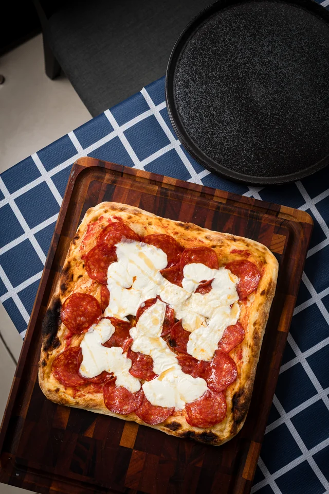 Pizza Pepperoni com mel da Oficina Lievito