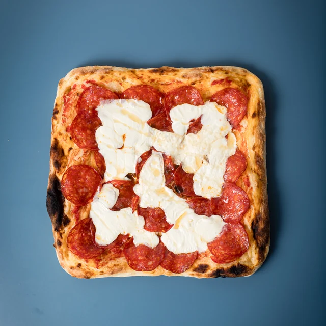 Pizza Pepperoni com mel da Oficina Lievito